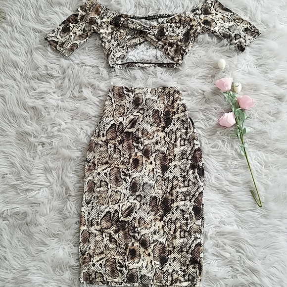 Two piece set - Picture 1 of 5